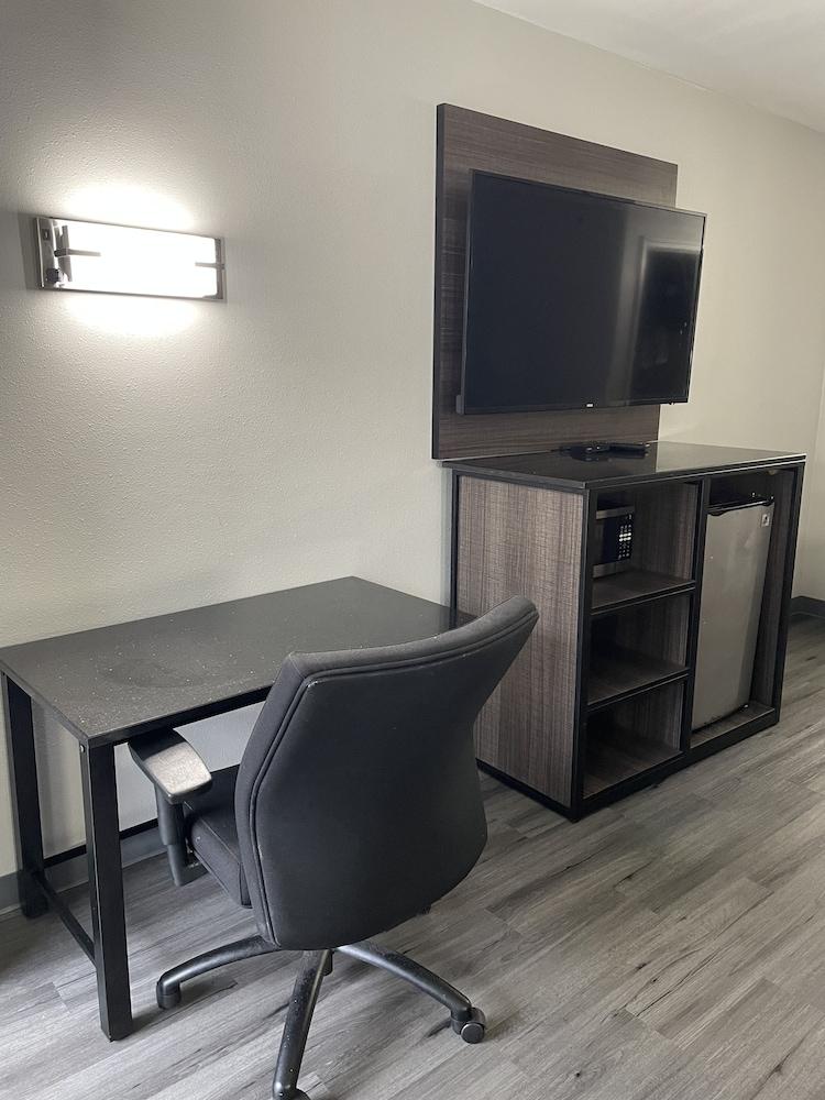 Griffin Inn and Suites photo 7