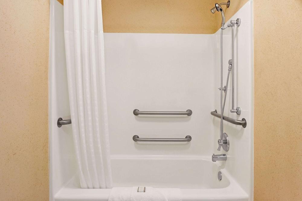 Baymont by Wyndham Pearl photo 6