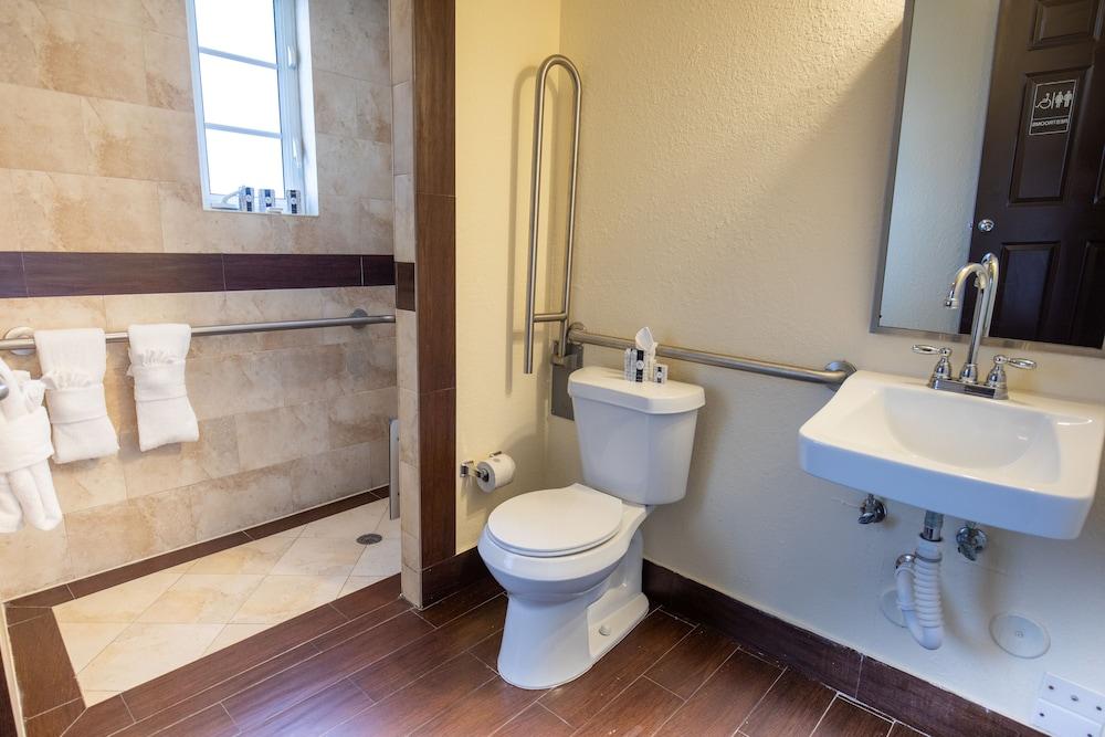 Tradewinds Apartment Hotel photo 23