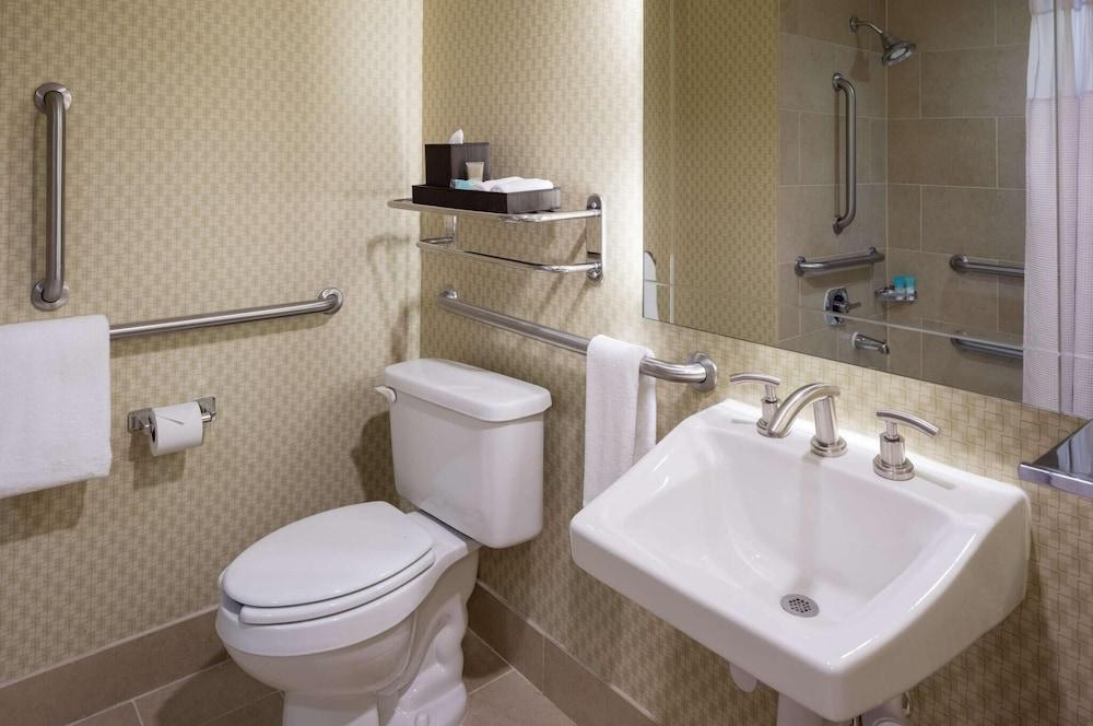 Sonesta Hotel Houston IAH Airport photo 35