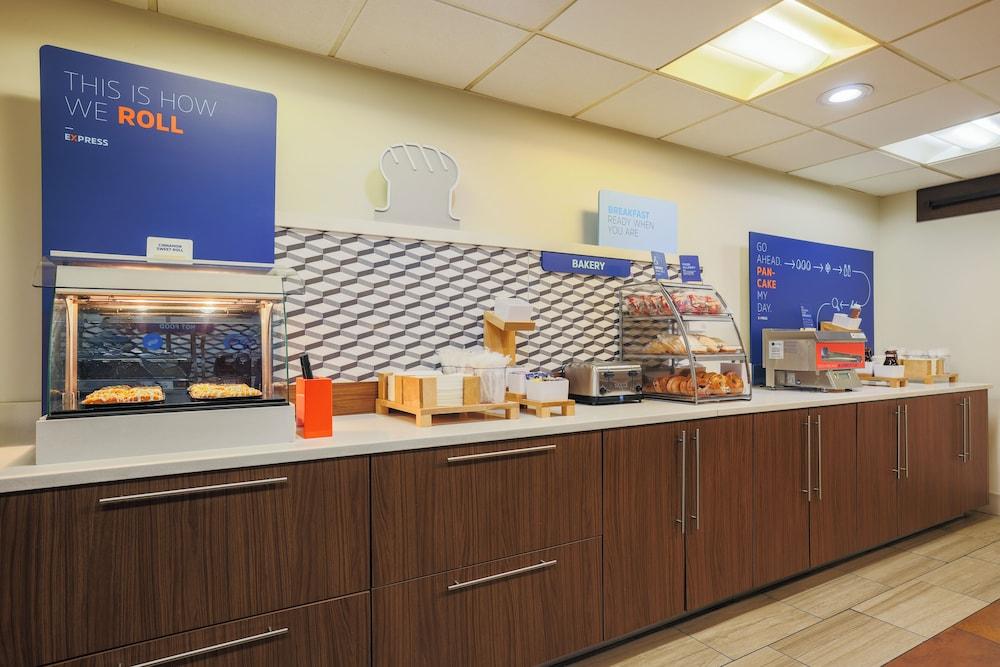 Holiday Inn Express Burlington by IHG photo 55