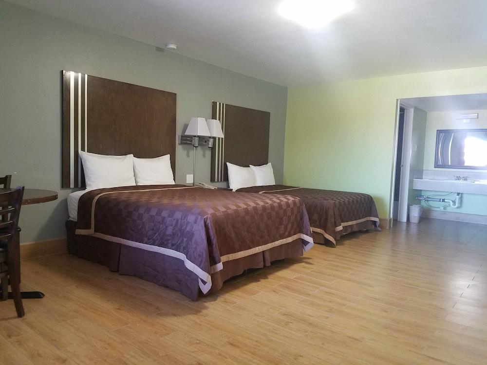 Frontier Motel photo 8