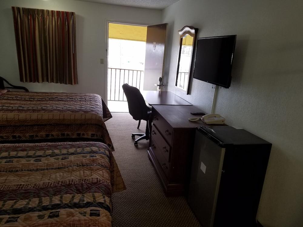 Indysouth western inn photo 6