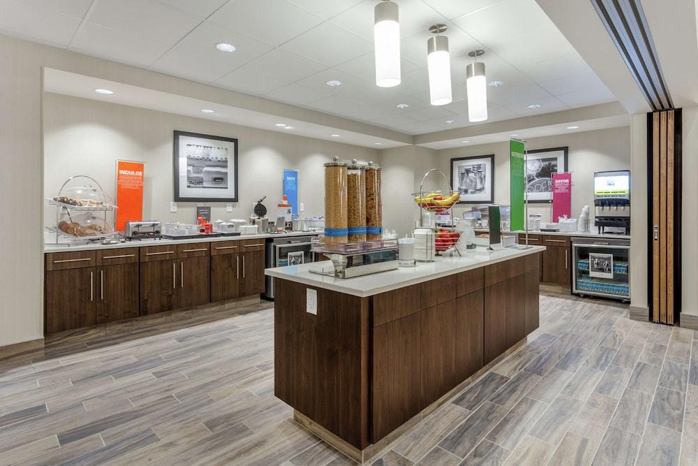 Hampton Inn & Suites Burlington photo 31