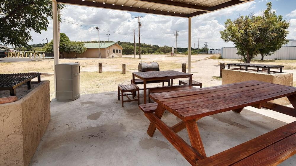 Americas Best Value Inn & Suites Sonora photo 18