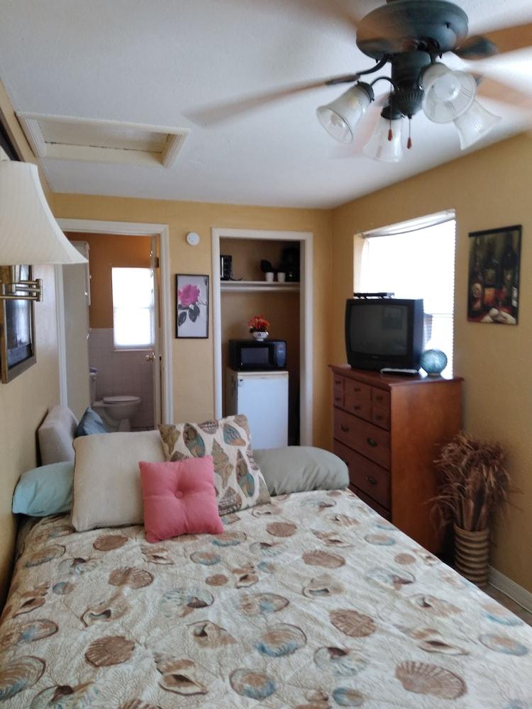 Swashbuckler Motel photo 49