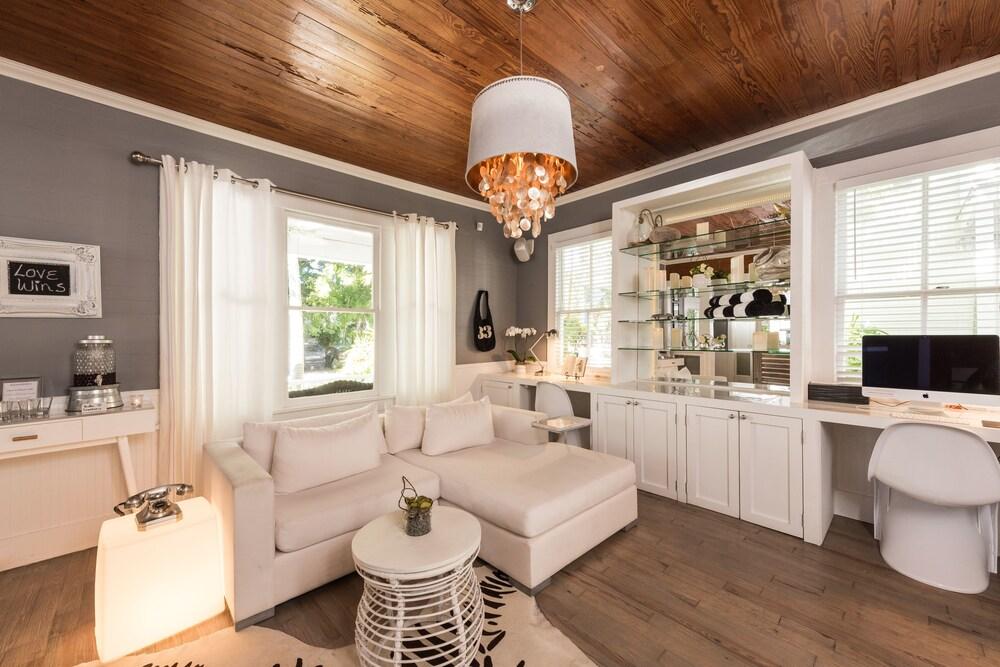 Alexanders Guesthouse - Adult Exclusive, LGBTQ Friendly photo 7