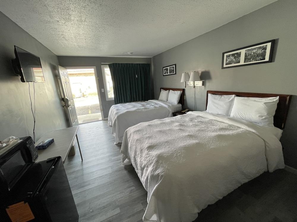 COVERED BRIDGE INN & SUITES photo 6
