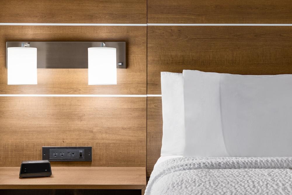 Holiday Inn Express & Suites Akron Regional Airport Area by IHG photo 44