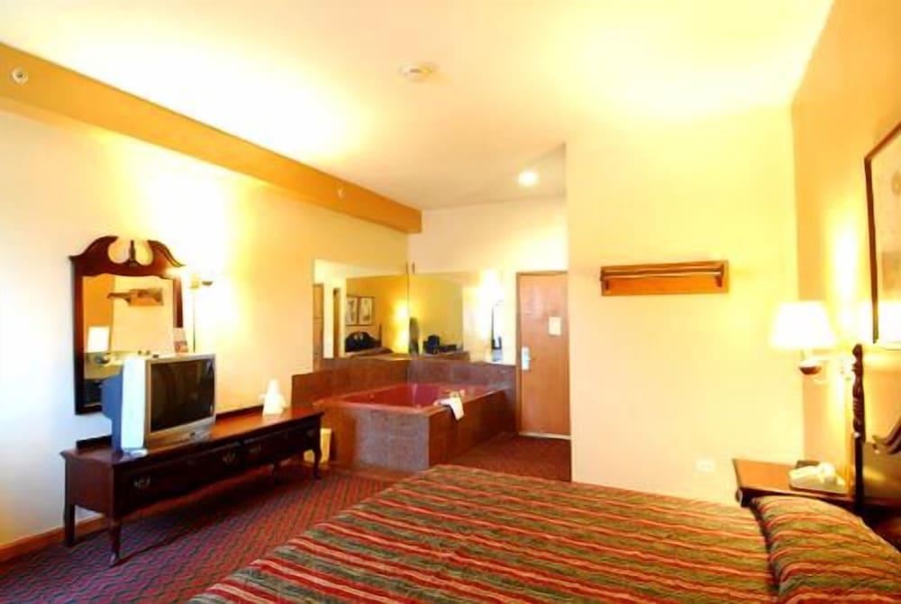 Executive Inn and Suites photo 16