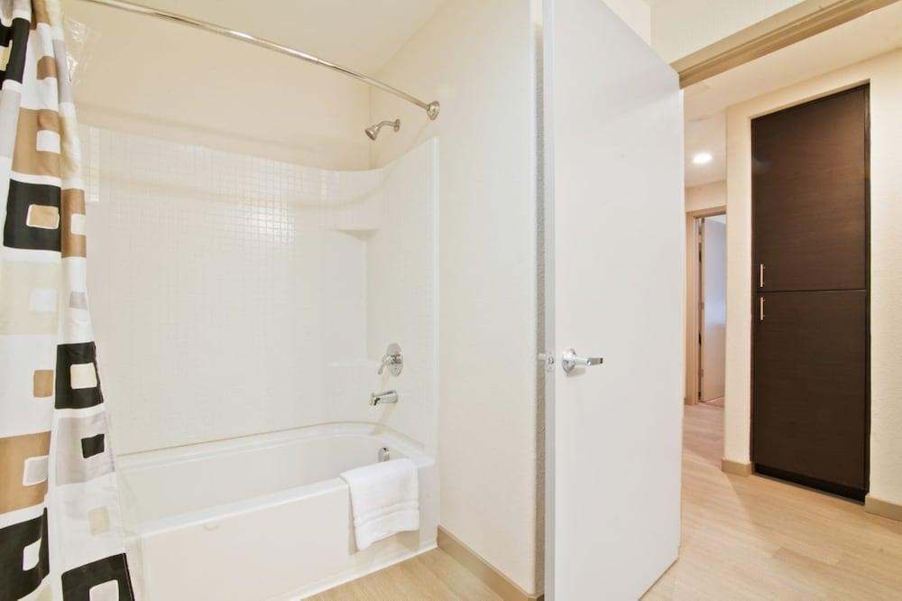 Global Luxury Suites Sunnyvale North photo 39