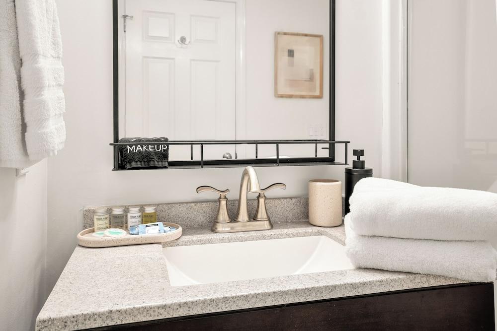 Hygge House Suites photo 55
