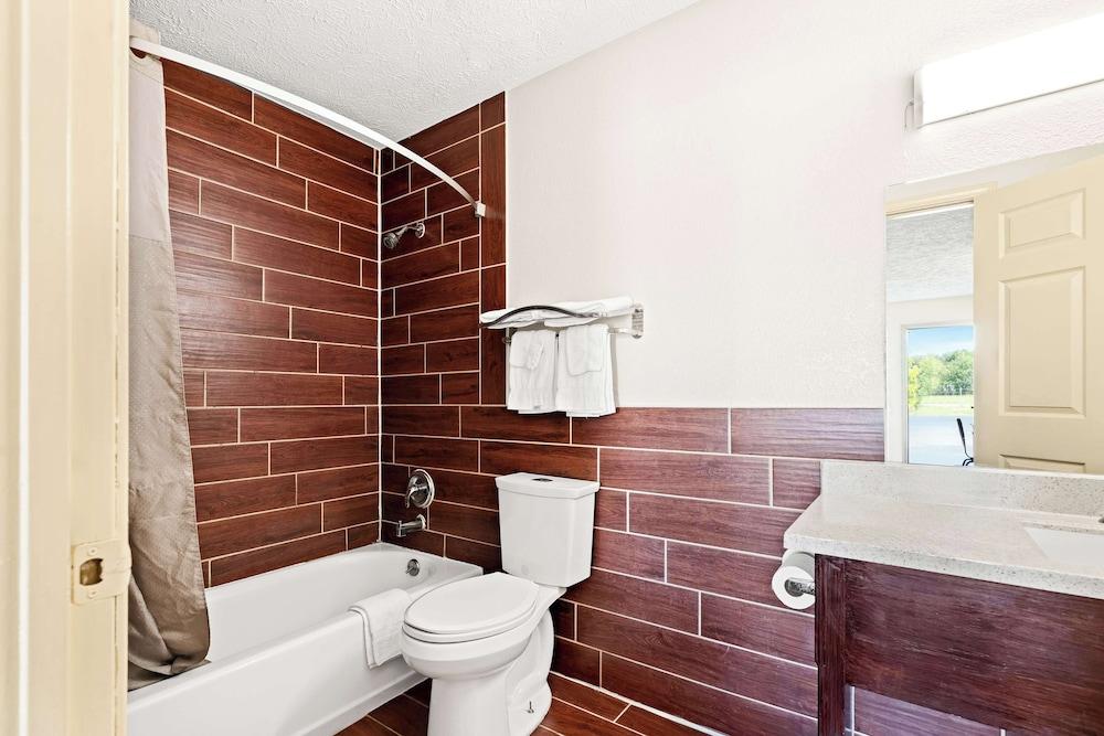 Americas Best Value Inn & Suites Mt. Pleasant photo 24