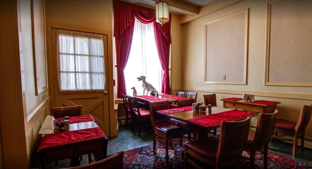 Americas Cup Inn photo 46