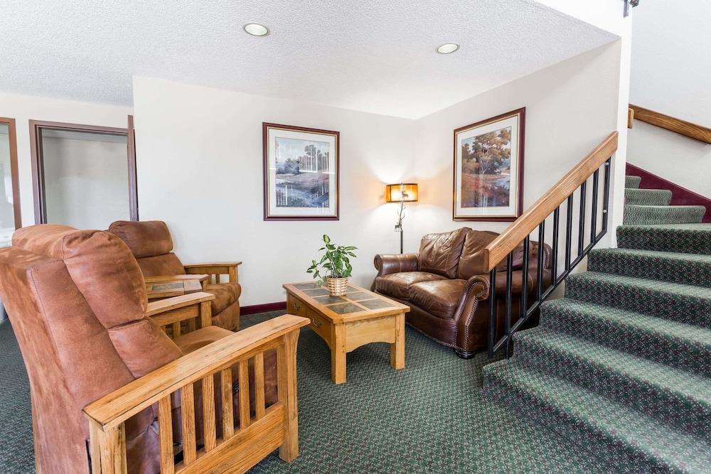 Super 8 by Wyndham Lewistown photo 3