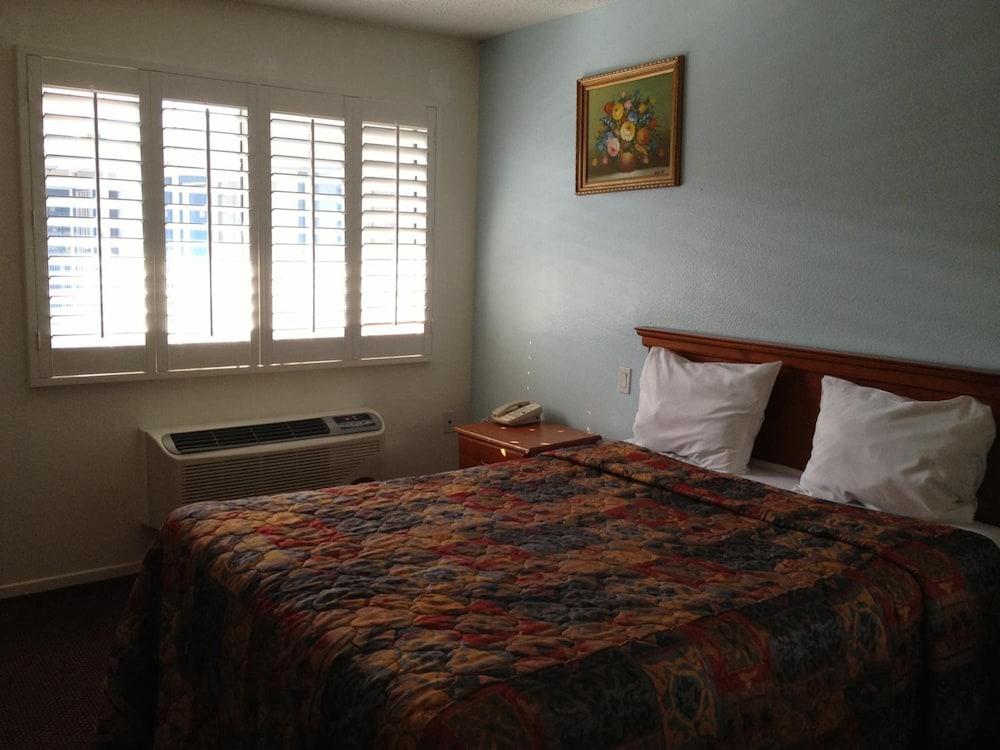 Scottish Inns Long Beach photo 17