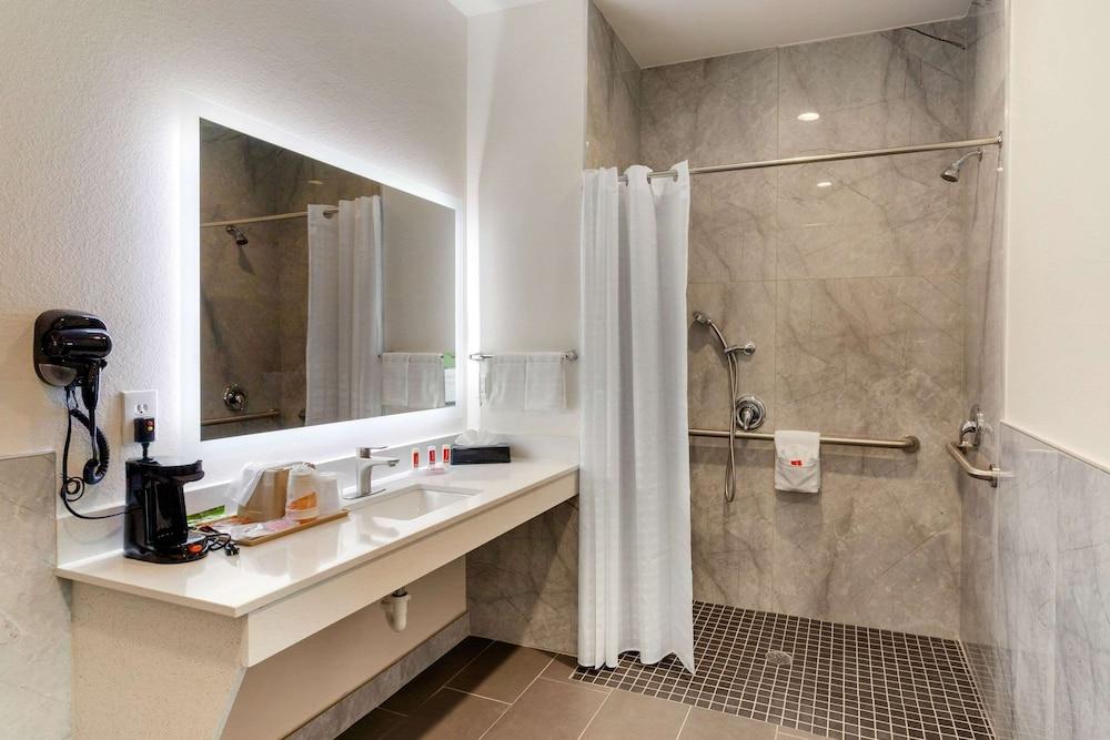 Econo Lodge Houston Northwest - Cypress photo 22