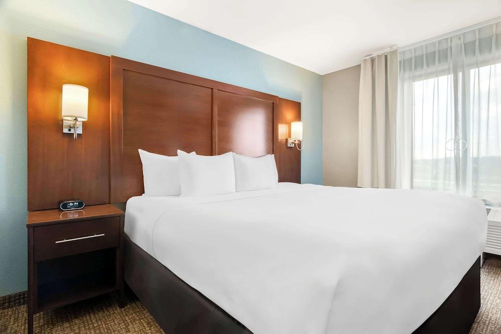 Comfort Suites Rensselaer near Fair Oaks photo 5