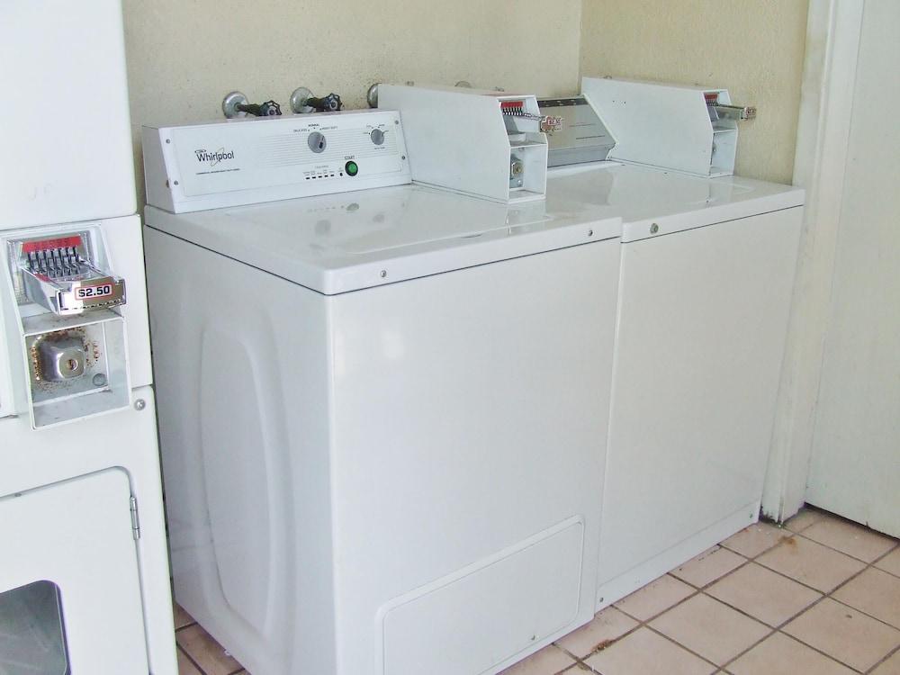 Americas Best Value Inn Beaumont, TX photo 4