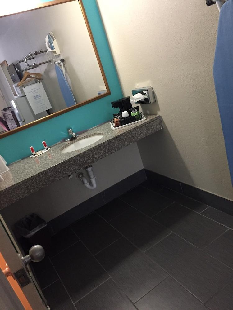 Howard Johnson by Wyndham Dothan photo 3