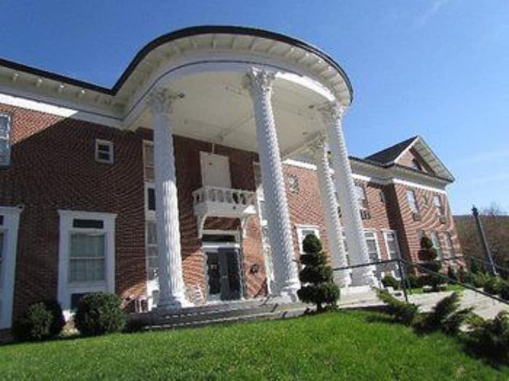 MacArthur Inn photo 1