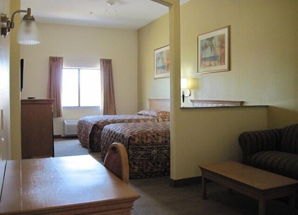 Texas Inn Weslaco photo 36