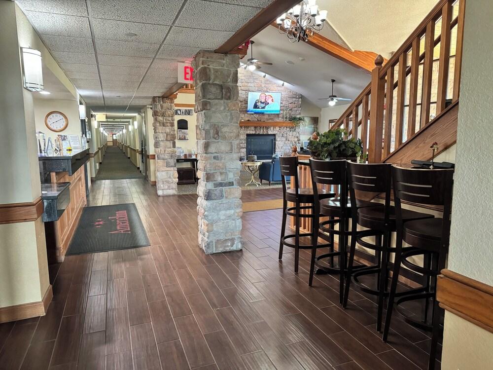 AmericInn by Wyndham Kewanee photo 60