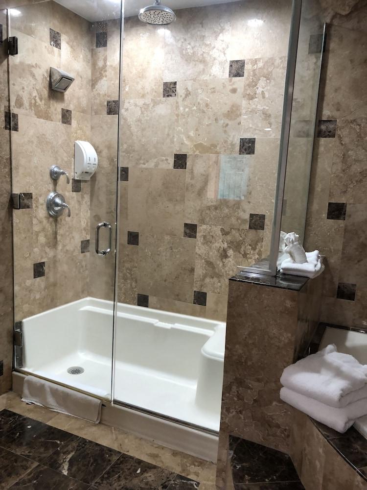 Travelers Inn photo 10