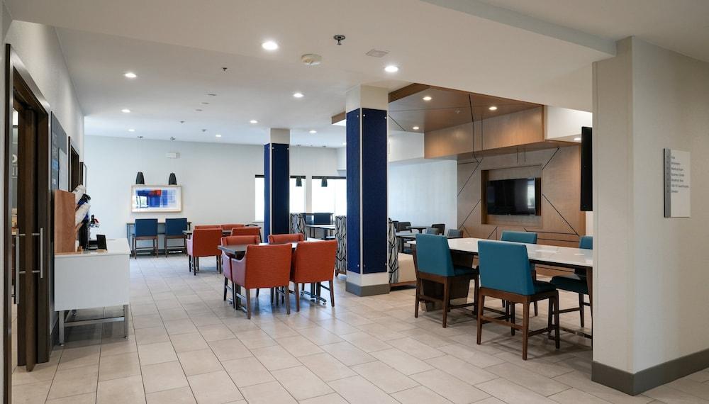 Holiday Inn Express & Suites Dallas Southwest-Cedar Hill by IHG photo 39