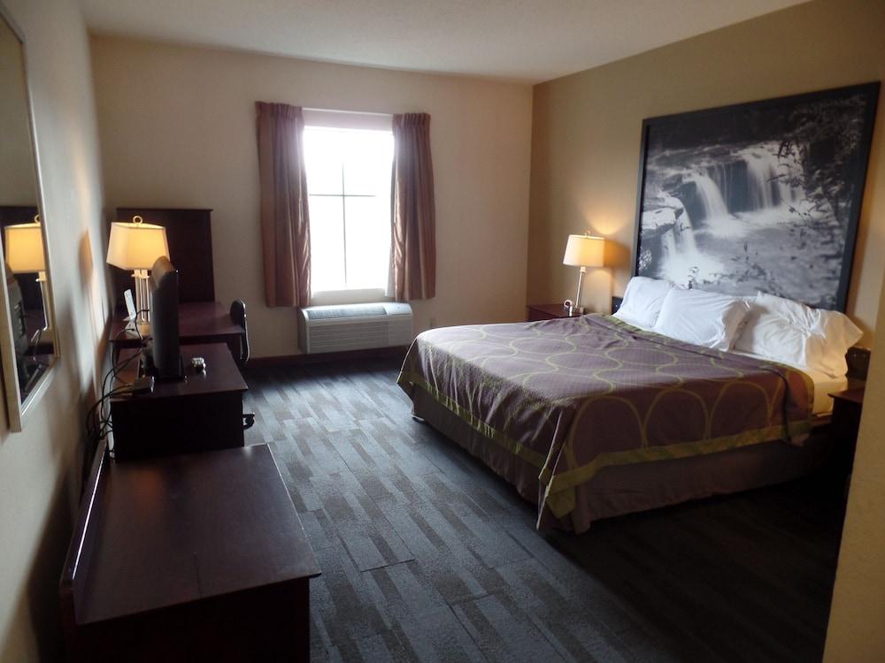 Super 8 by Wyndham Beaver Falls photo 8