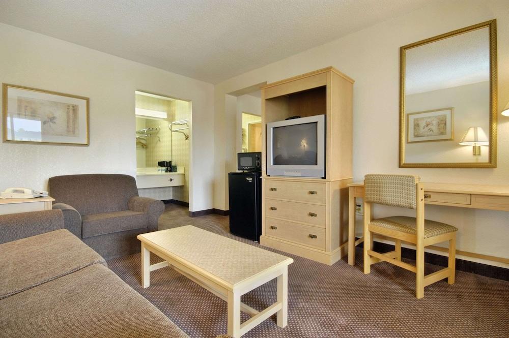 Days Inn & Suites by Wyndham Mobile photo 9