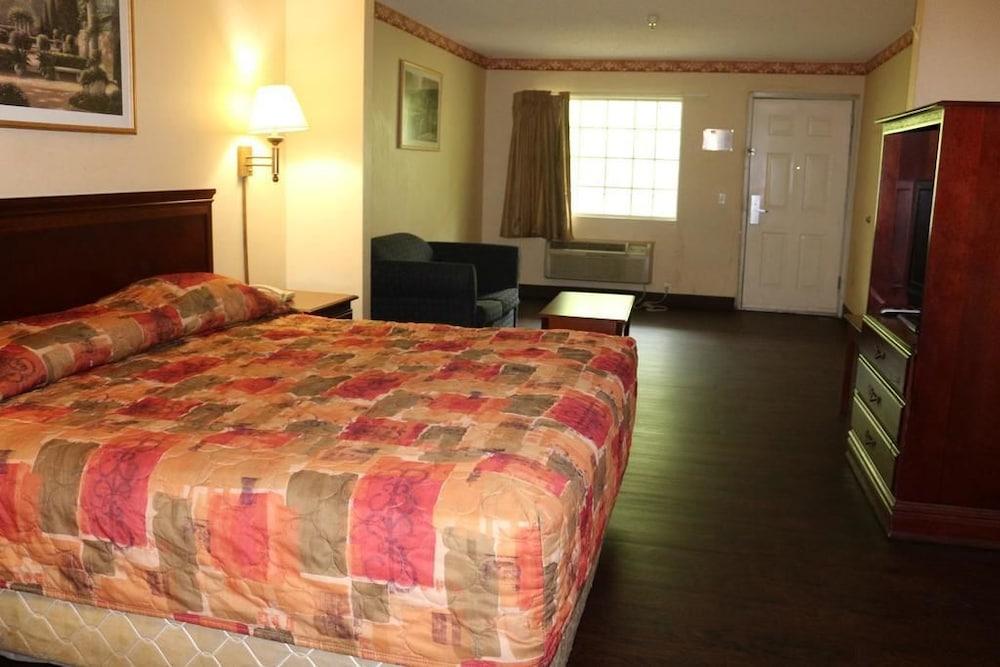Magnolia Bay Hotel & Suites photo 5