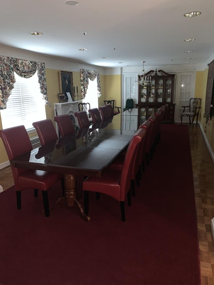 French Quarter Inn photo 42