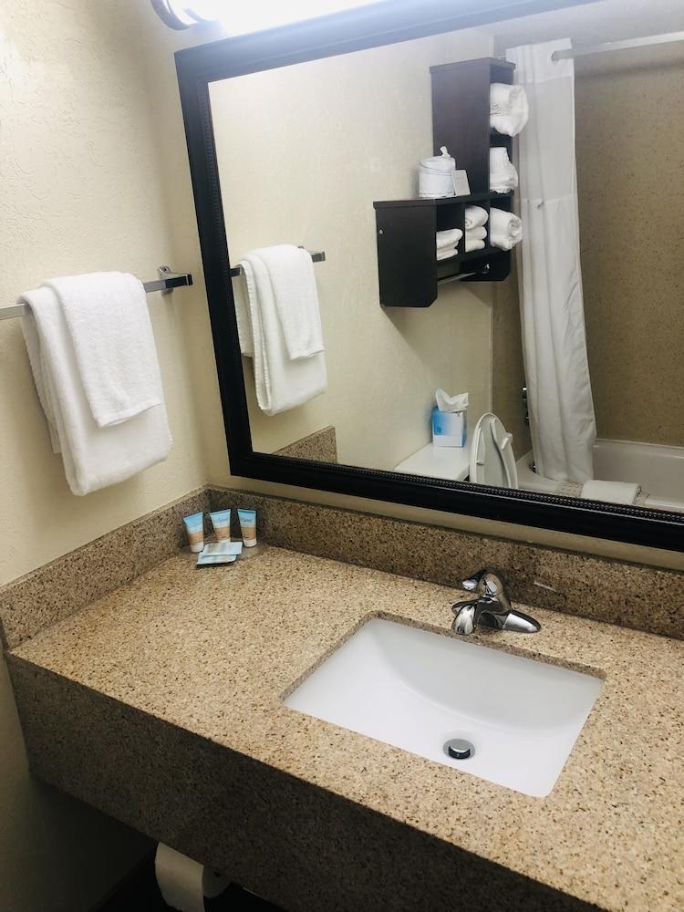 Quail Inn & Suites photo 38