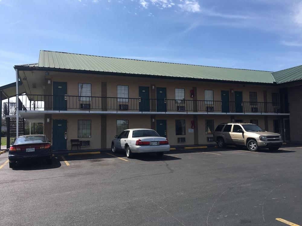 Regency Inn & Suites — hotel in Millington