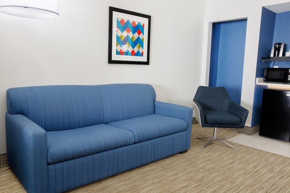 Holiday Inn Express & Suites Dayton-Huber Heights by IHG photo 29