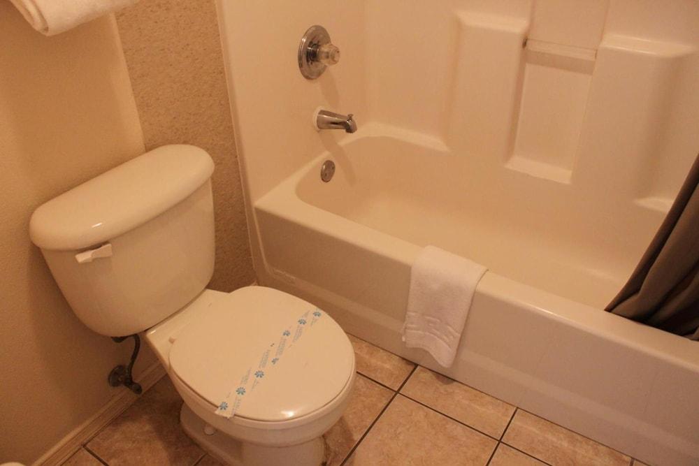Adobe Inn Motel photo 23