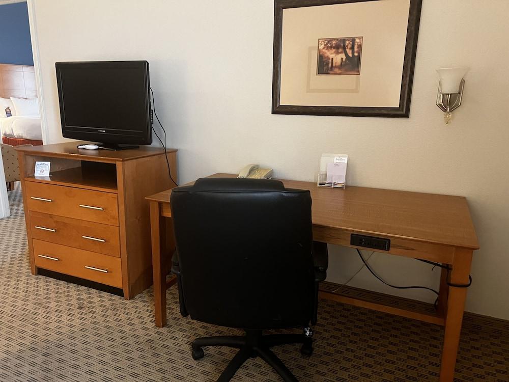Baymont by Wyndham Brenham photo 18