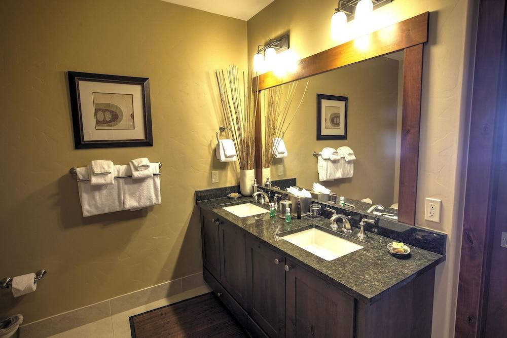 One Ski Hill Place, a RockResort, by Vail Resorts photo 5