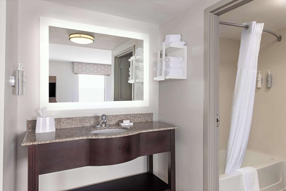 Hampton Inn & Suites Savannah-Airport photo 19