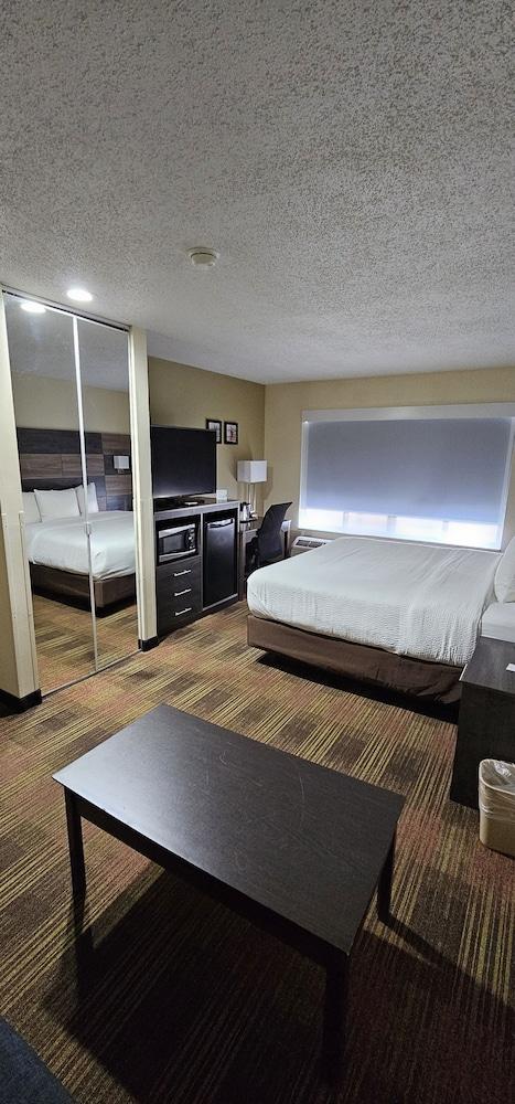 AmericInn by Wyndham Fort Atkinson photo 23