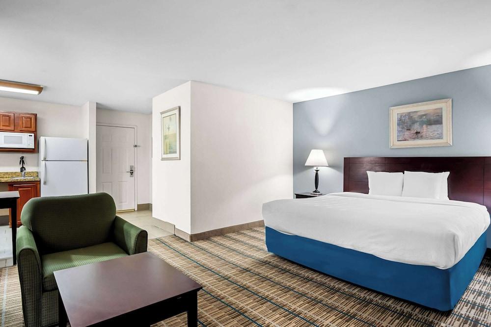 MainStay Suites Addison-Dallas photo 23