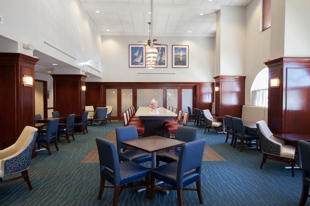 Hampton Inn & Suites Newport/Middletown photo 51