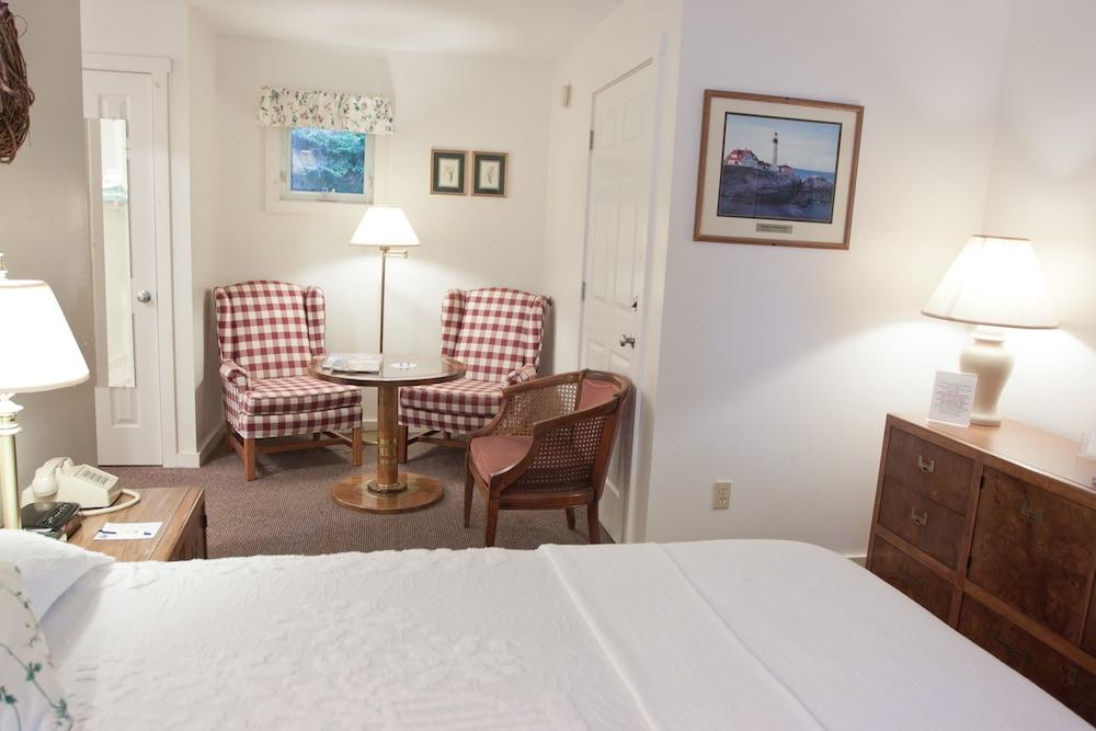 Mount Battie Inn photo 85