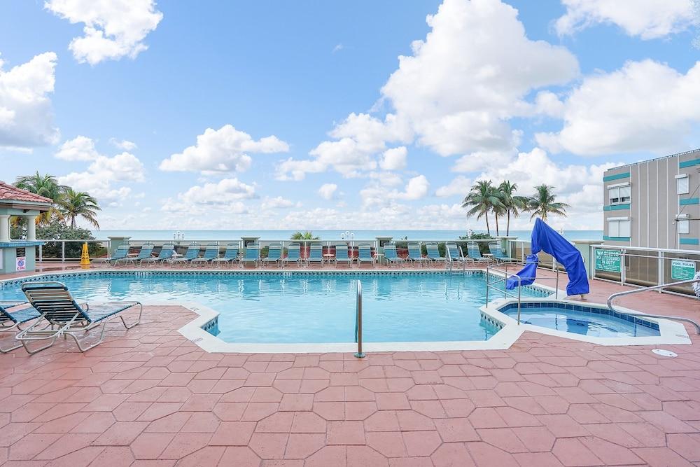 Hollywood Beach Tower photo 29