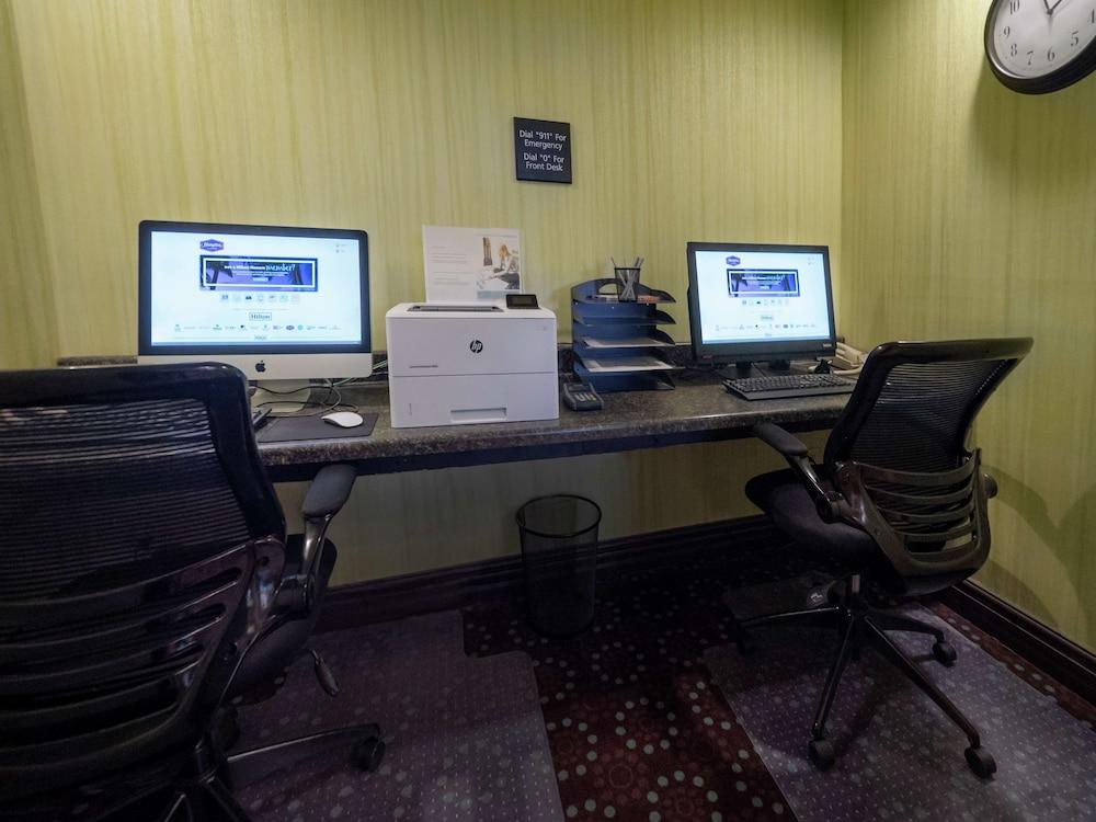 Hampton Inn Hazleton photo 38