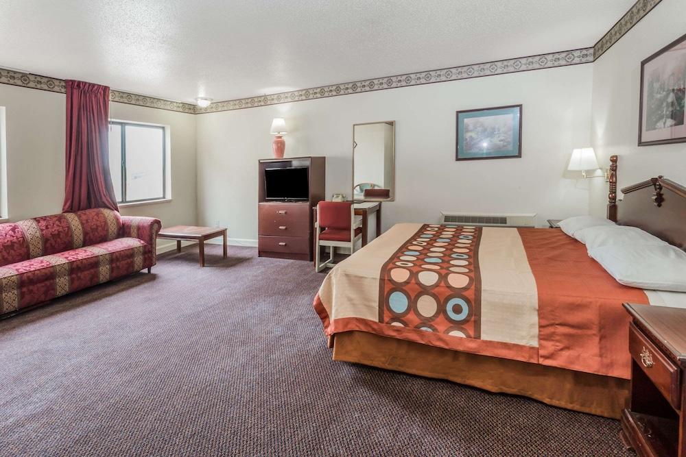Super 8 by Wyndham Morris photo 2