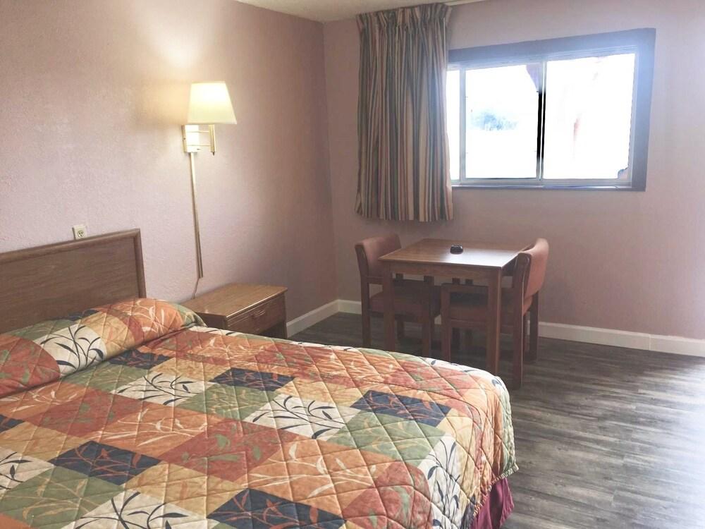 Finns Motel photo 13