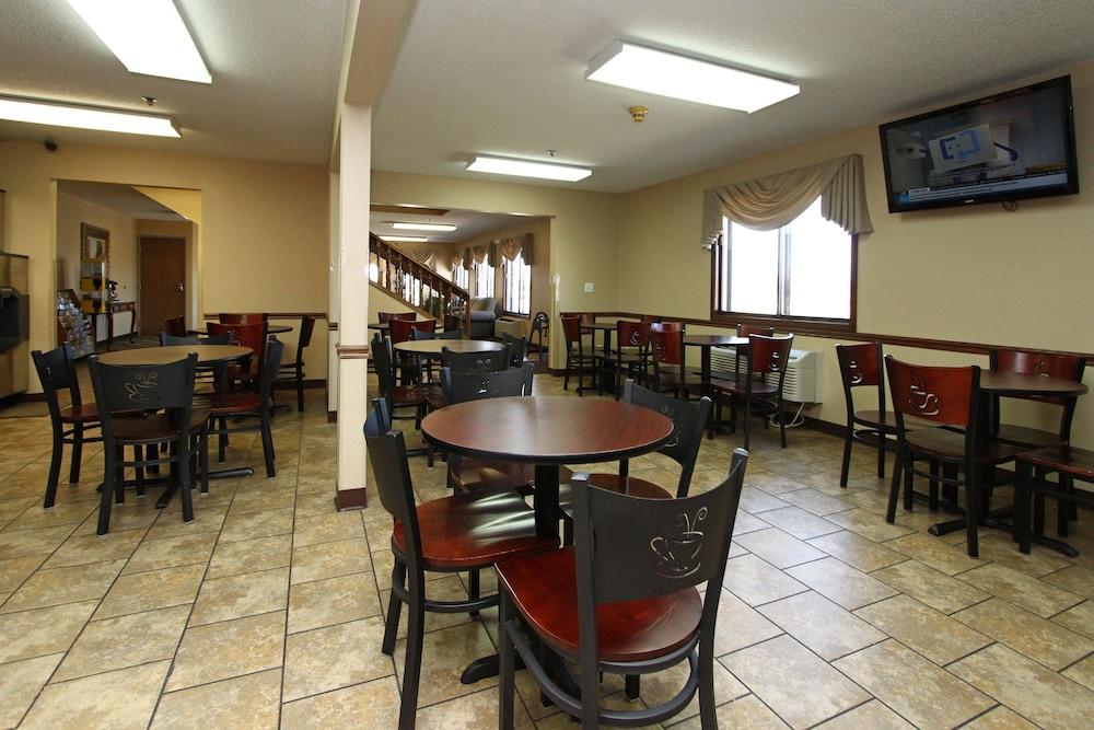 New Victorian Inn and Suites photo 33
