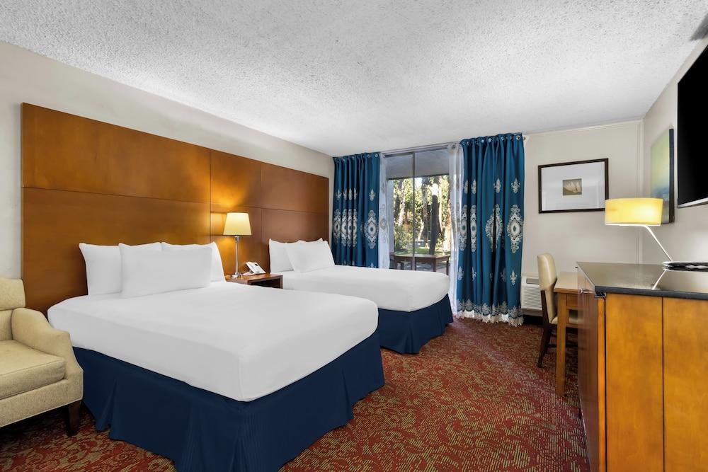 Hiltop Hotel photo 6